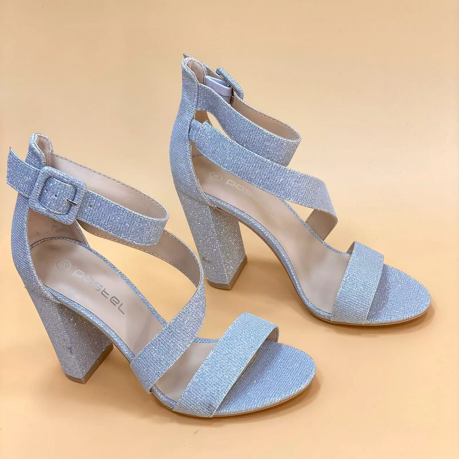 NEW ,  WOMEN SHOES HEELS W615