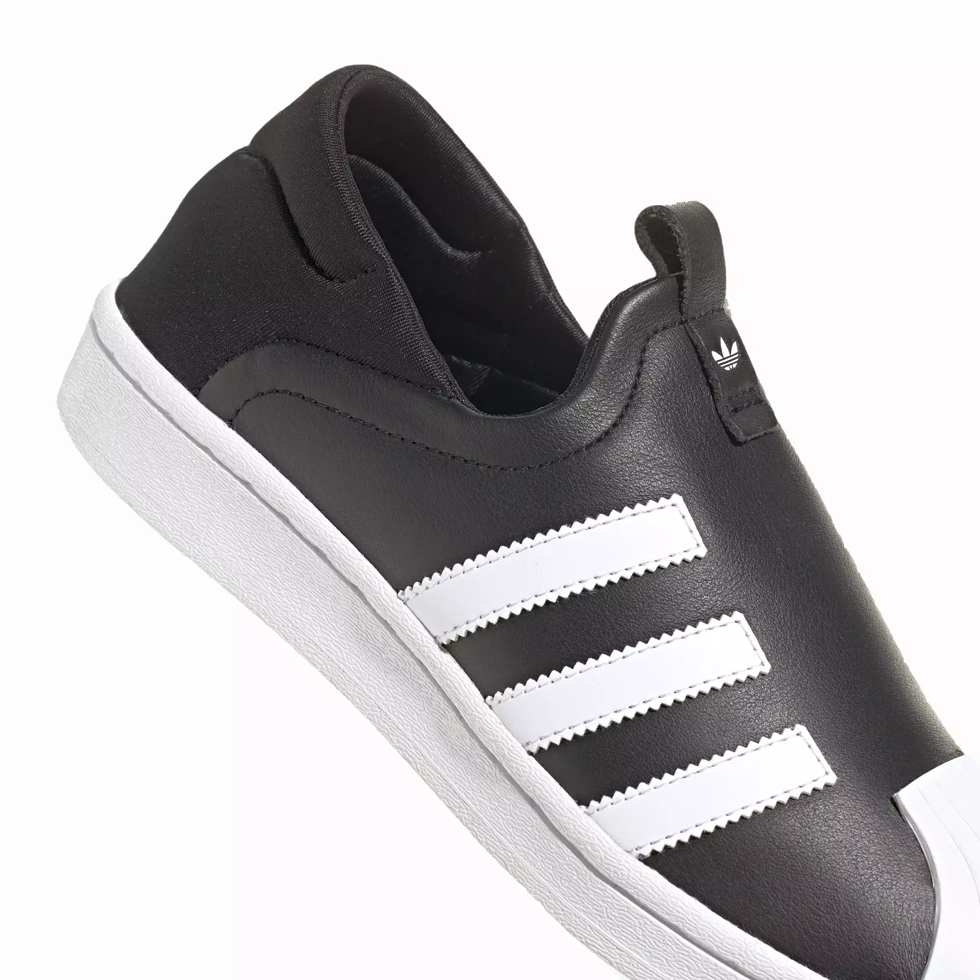 SUPERSTAR SLIP-ON 'CORE BLACK/CLOUD WHITE'